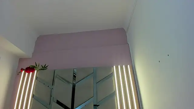 Snapshot of victoriamoon-01 chatting on October 1, 8:37 pm victoriamoon-01 online show from October 1, 8:37 pm