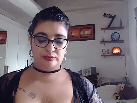 infiernowoman23 online show from January 6, 6:31 pm