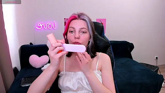 marie reyes  online show from March 10, 10:09 am