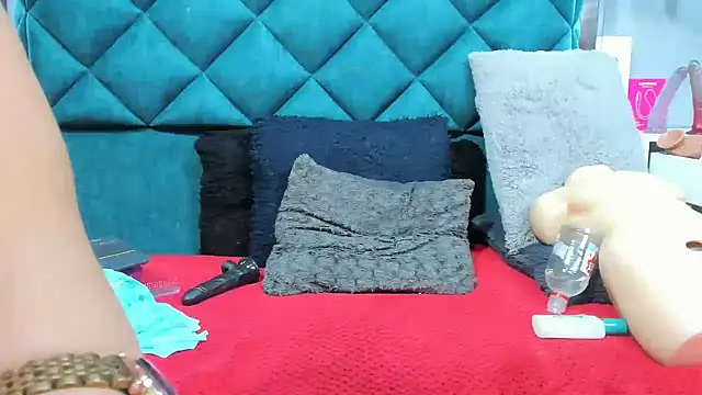 PENELOPELEWISs online show from September 28, 8:42 am