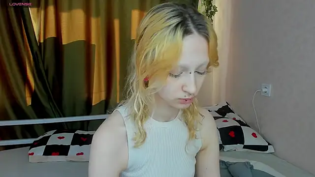 Snapshot of Lexy-Woorhez chatting on April 29, 11:25 am Lexy-Woorhez online show from April 29, 11:25 am