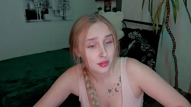 LinaTruly online show from December 12, 7:15 pm