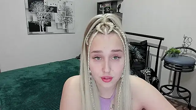 LinaTruly online show from February 18, 8:25 pm