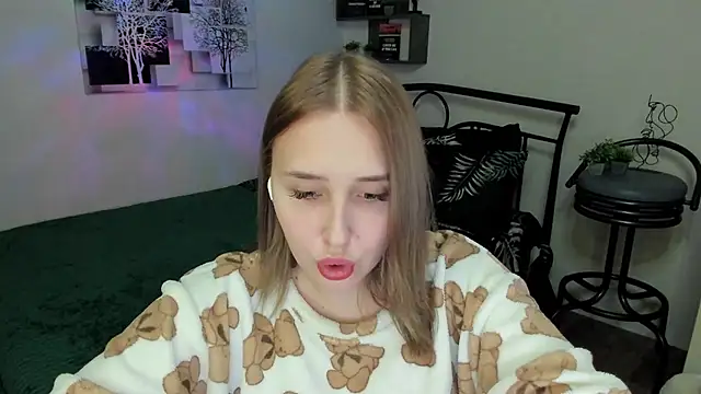 LinaTruly online show from February 27, 11:37 pm