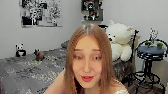 LinaTruly online show from March 14, 8:49 pm