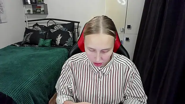 LinaTruly online show from September 24, 8:45 pm