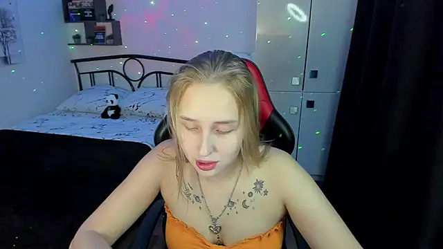 LinaTruly online show from October 13, 9:37 pm