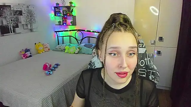 LinaTruly online show from April 17, 8:34 pm