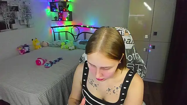Snapshot of LinaTruly chatting on June 1, 9:05 pm LinaTruly online show from June 1, 9:05 pm