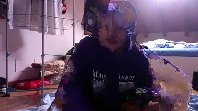 Snapshot of FTM98xxx chatting on February 10, 12:53 pm FTM98xxx online show from February 10, 12:53 pm