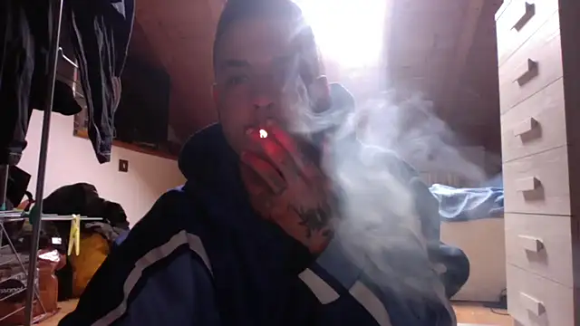 Snapshot of FTM98xxx chatting on March 5, 11:06 am FTM98xxx online show from March 5, 11:06 am