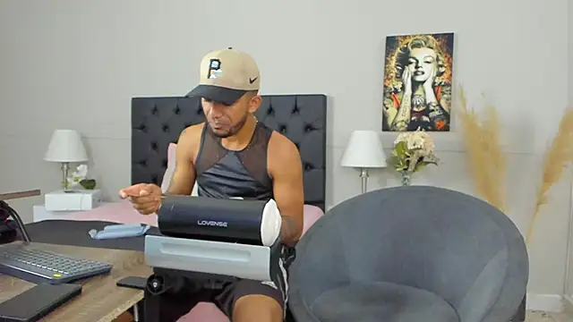 Snapshot of Robin_Rief chatting on January 29, 6:54 am Robin Rief online show from January 29, 6:54 am