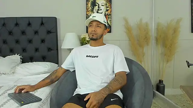 Snapshot of Robin_Rief chatting on February 12, 3:29 am Robin Rief online show from February 12, 3:29 am