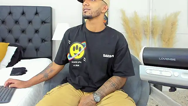 Snapshot of Robin_Rief chatting on February 24, 6:49 am Robin Rief online show from February 24, 6:49 am