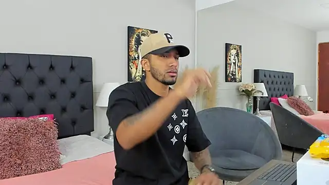 Snapshot of Robin_Rief chatting on March 6, 3:24 am Robin Rief online show from March 6, 3:24 am