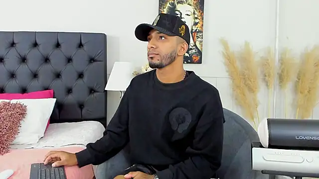 Snapshot of Robin_Rief chatting on March 11, 9:45 am Robin Rief online show from March 11, 9:45 am