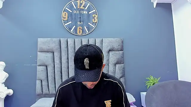 Robin Rief online show from April 9, 7:30 pm