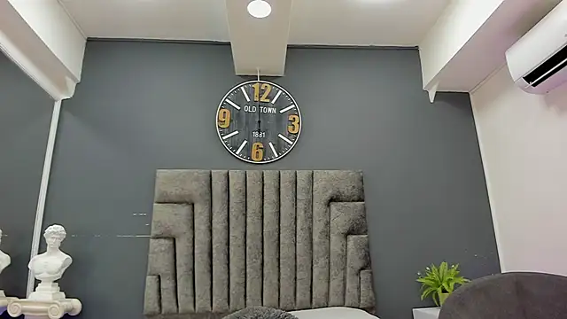 Robin Rief online show from April 16, 7:36 pm