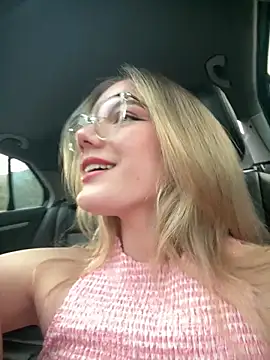 NicoleCut online show from May 9, 9:20 pm