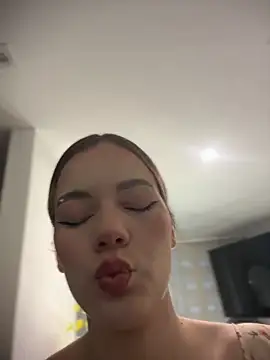 NicoleCut online show from June 6, 9:19 pm