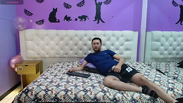 Snapshot of JeremmyAndStacy chatting on March 17, 11:00 am JeremmyAndStacy online show from March 17, 11:00 am