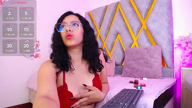 Aurora Brownn online show from March 6, 8:30 am