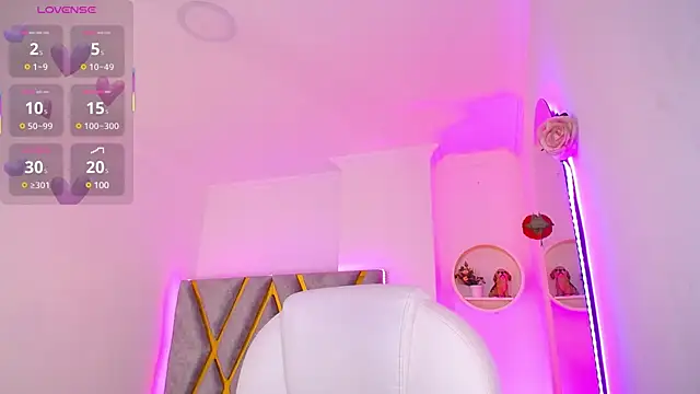 Aurora Brownn online show from March 17, 11:31 am