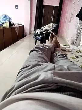 KUKU69XX online show from March 3, 5:39 pm