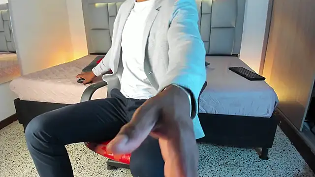 JEFFREY COTTOM online show from February 10, 7:49 pm