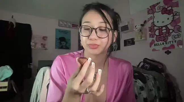 Snapshot of tokyobaby chatting on December 24, 6:11 am tokyobaby online show from December 24, 6:11 am