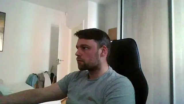 Snapshot of The_big_viking_ chatting on May 6, 12:54 pm The big viking online show from May 6, 12:54 pm