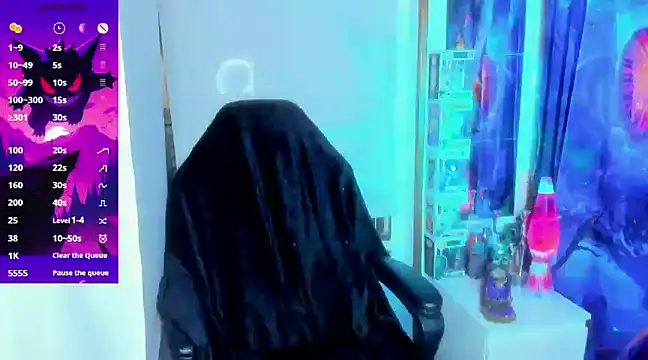 Snapshot of _sakae_ chatting on January 1, 11:51 pm  sakae  online show from January 1, 11:51 pm