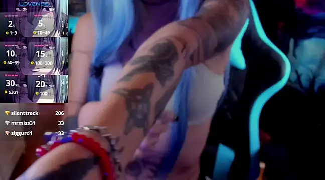 Snapshot of _sakae_ chatting on February 23, 9:44 am  sakae  online show from February 23, 9:44 am