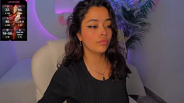 Snapshot of Ariana_Pierce chatting on October 31, 1:34 pm Ariana Pierce online show from October 31, 1:34 pm