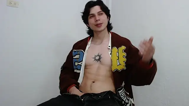 Snapshot of pervertsteens3 chatting on February 3, 6:40 am pervertsteens3 online show from February 3, 6:40 am