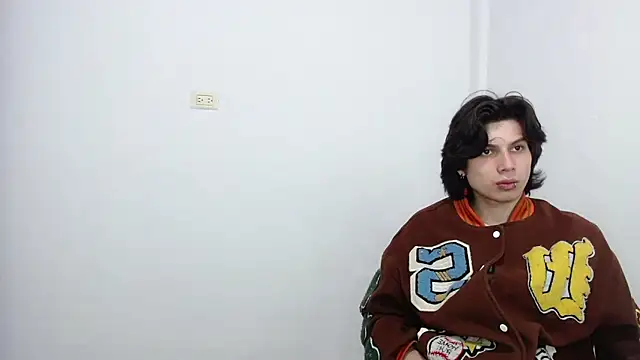 Snapshot of pervertsteens3 chatting on February 12, 6:25 pm pervertsteens3 online show from February 12, 6:25 pm