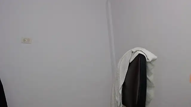 Snapshot of pervertsteens3 chatting on February 17, 9:10 pm pervertsteens3 online show from February 17, 9:10 pm