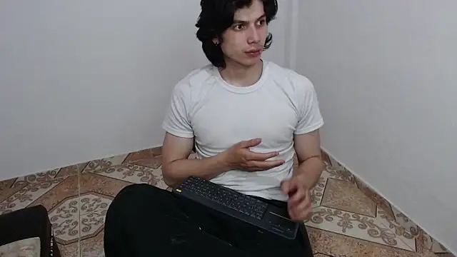 Snapshot of pervertsteens3 chatting on February 24, 3:04 am pervertsteens3 online show from February 24, 3:04 am