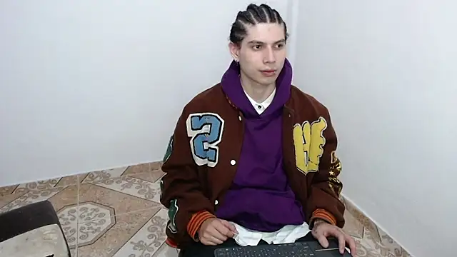 Snapshot of pervertsteens3 chatting on February 28, 9:21 am pervertsteens3 online show from February 28, 9:21 am