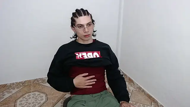 Snapshot of pervertsteens3 chatting on March 1, 5:31 am pervertsteens3 online show from March 1, 5:31 am