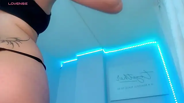 cami fire online show from December 18, 11:08 pm