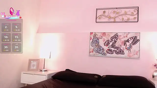 sara17  online show from December 13, 9:20 pm