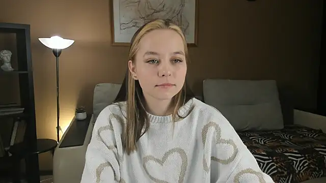 Snapshot of FalineDowlen chatting on December 12, 2:37 am FalineDowlen online show from December 12, 2:37 am