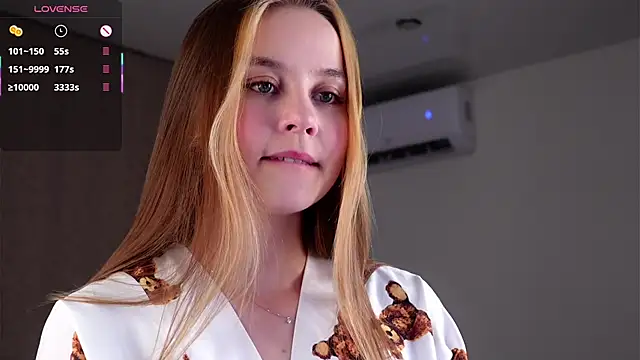 Snapshot of FalineDowlen chatting on February 11, 1:41 am FalineDowlen online show from February 11, 1:41 am