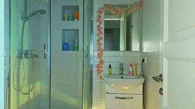 Mia Mia M online show from February 28, 8:42 am