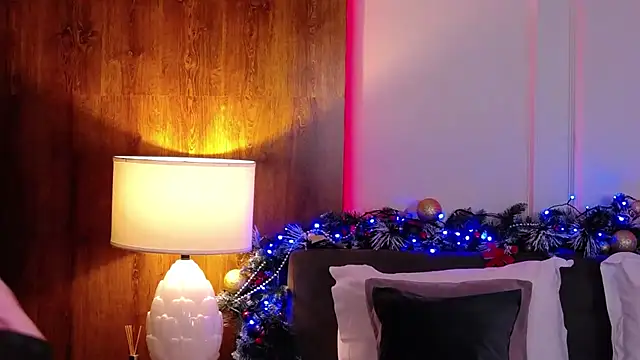 SkylerSpark online show from December 4, 8:28 pm