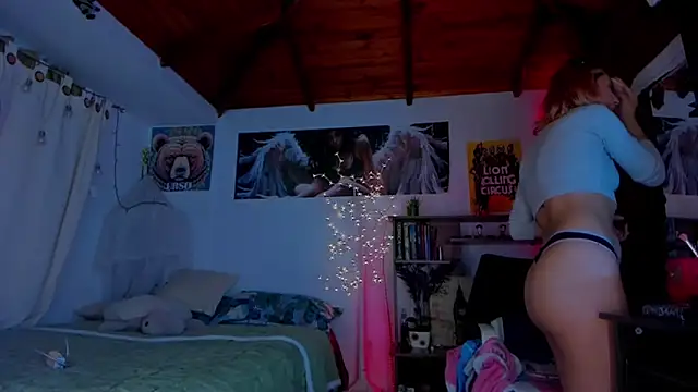 cuteweed420 online show from March 18, 7:53 pm