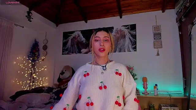 cuteweed420 online show from April 14, 2:06 am