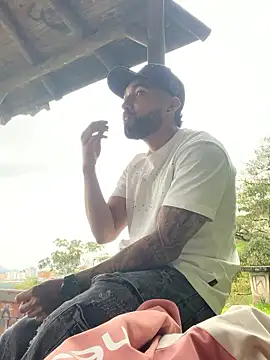 Snapshot of Sweet_and_caramel chatting on January 31, 9:02 pm Sweet and caramel online show from January 31, 9:02 pm