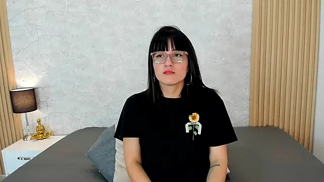 Freyaa   online show from March 18, 9:10 pm